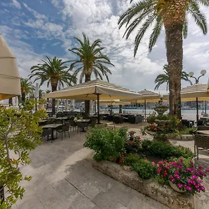 hotel-concordia.hotels-in-trogir.com/